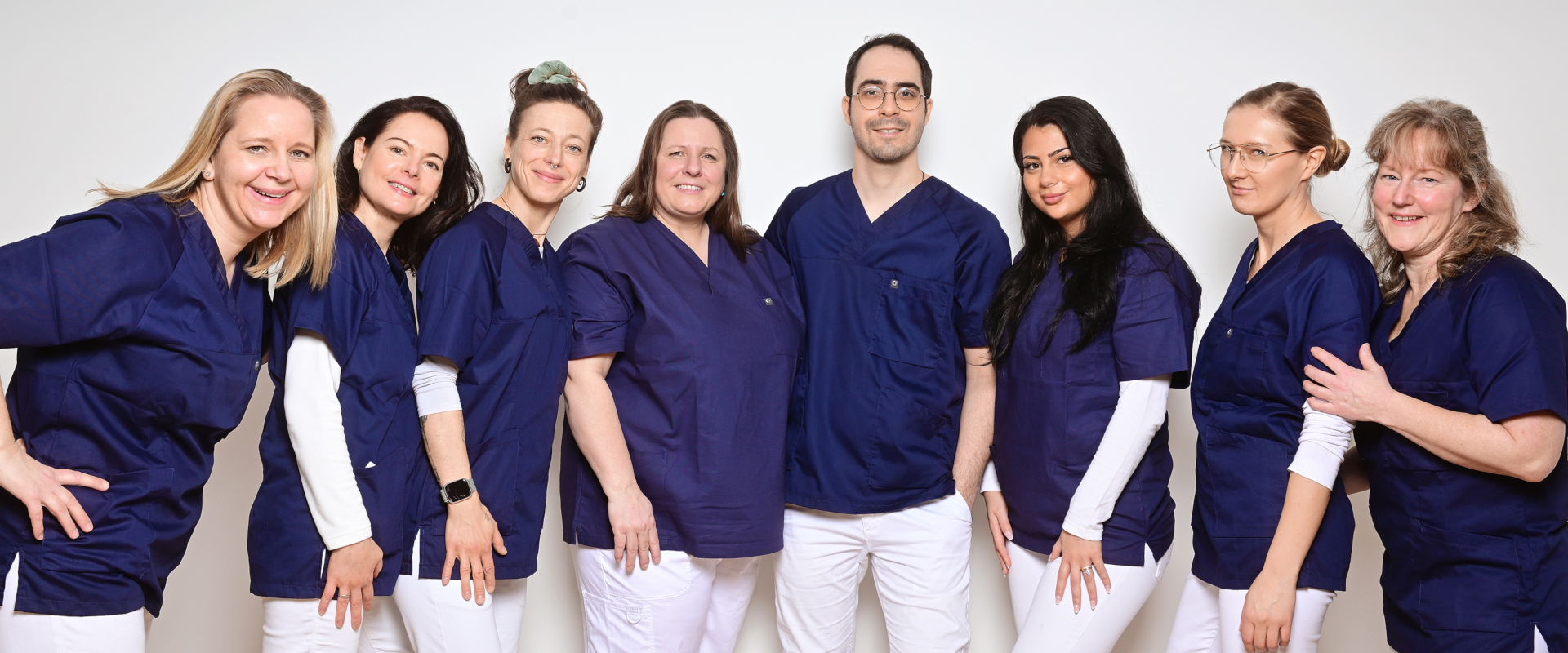 Zahnarzt Dariusch Raiss-Dana und sein Team